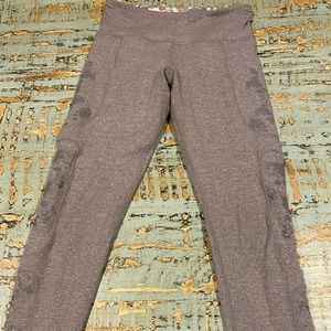 Lululemon Hold Me Close Silicone Grip Crop Leggings size 4